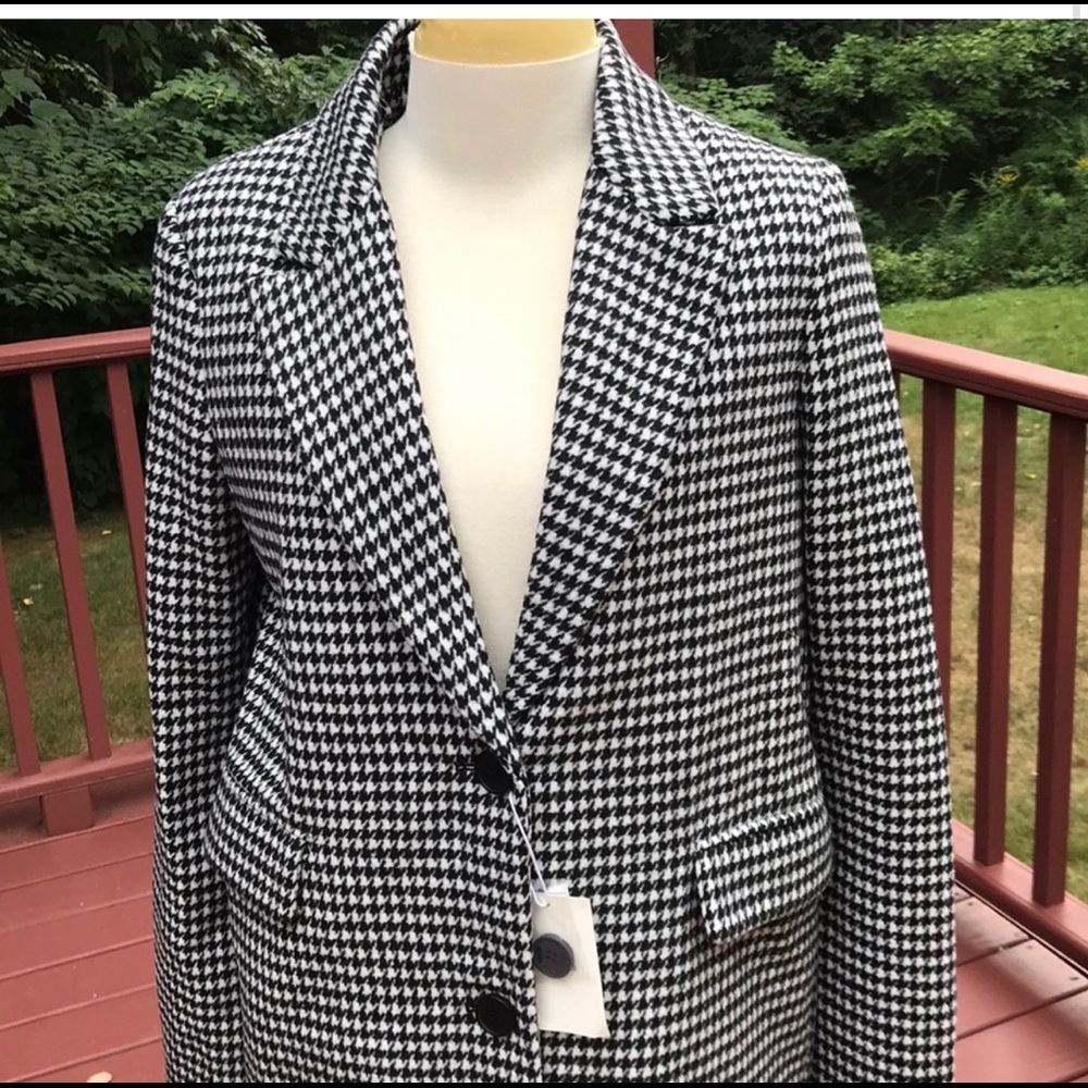 Bershka small houndstooth knee length jacket.